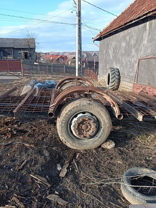 Se vinde pompa, cărucior și grape