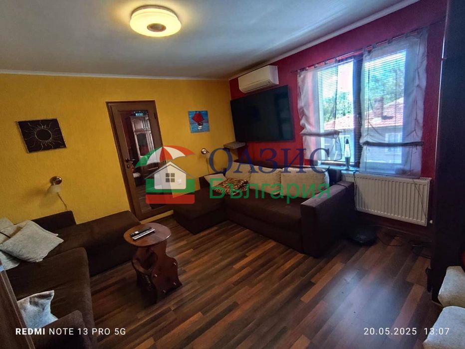 Голяма двуетажна къща в центъра на с. Порой, 200 кв. м, парцел 1000 кв. м,
