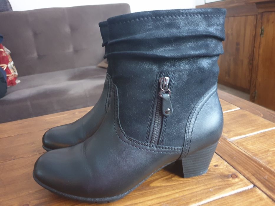 Ghete piele negre