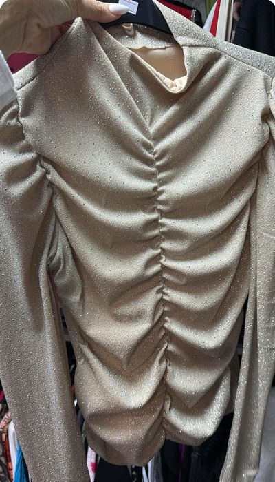 Нова! Дамска блуза с камъни в бежово