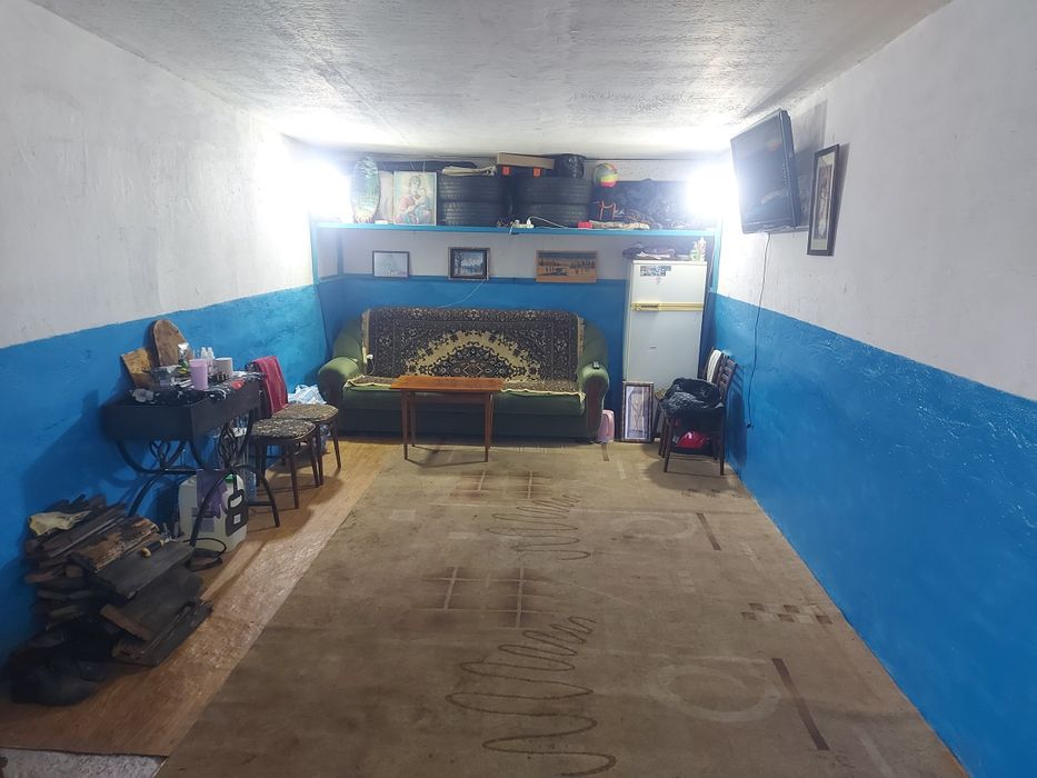 Продам  гараж...