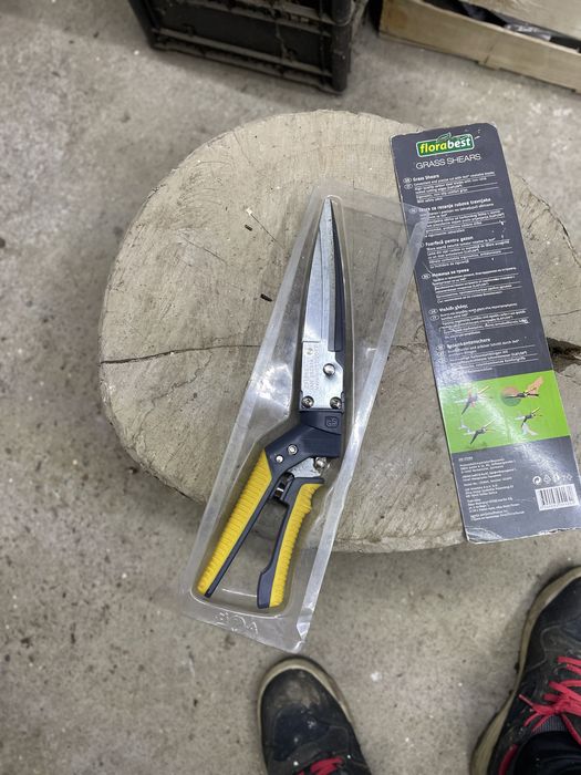 Foarfica pentru gazon