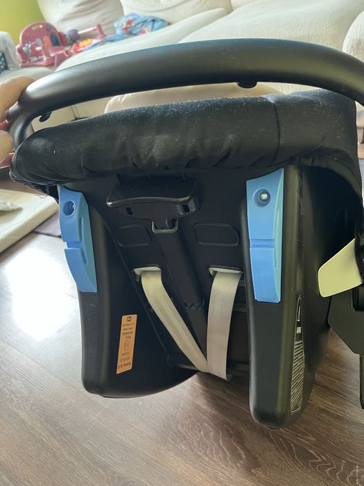 Vand scoica auto Chicco