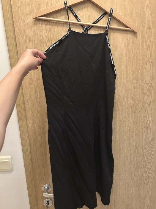 Малка черна рокля Calvin Klein Jeans, S размер
