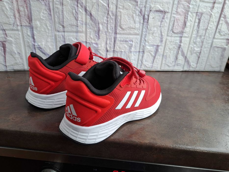 дамски маратонки ,кецове,Нови спортни обувки,ном.33 Adidas,адидас