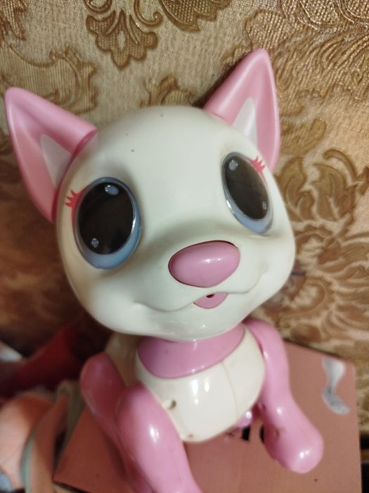 Продам интерактивную кошку