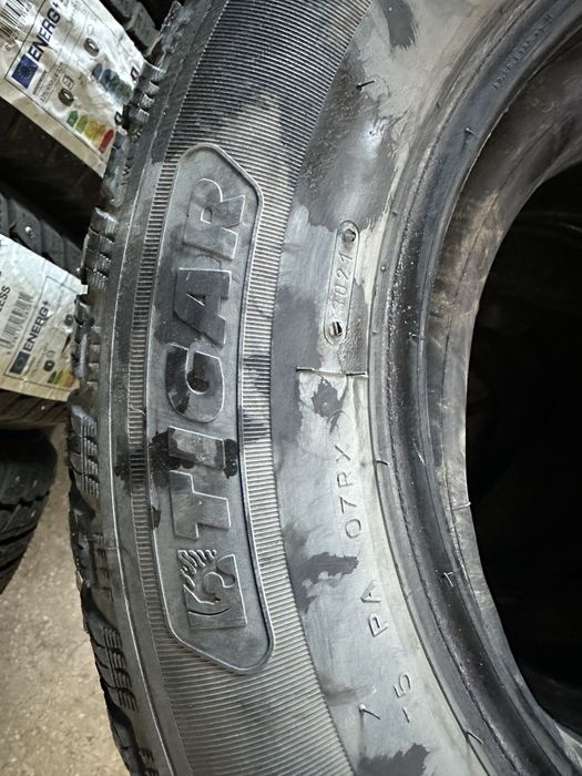 Продам комплект шин с камерами