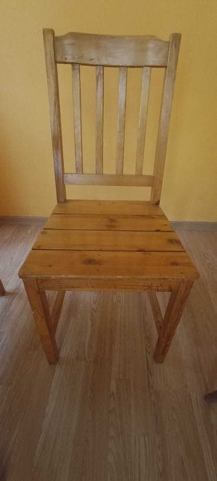 Дървена разтегателна маса + 4 стола