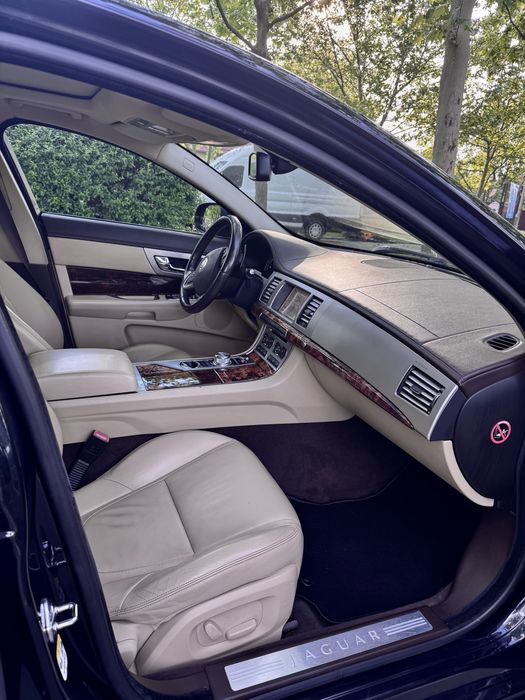 Jaguar XF impecabil
