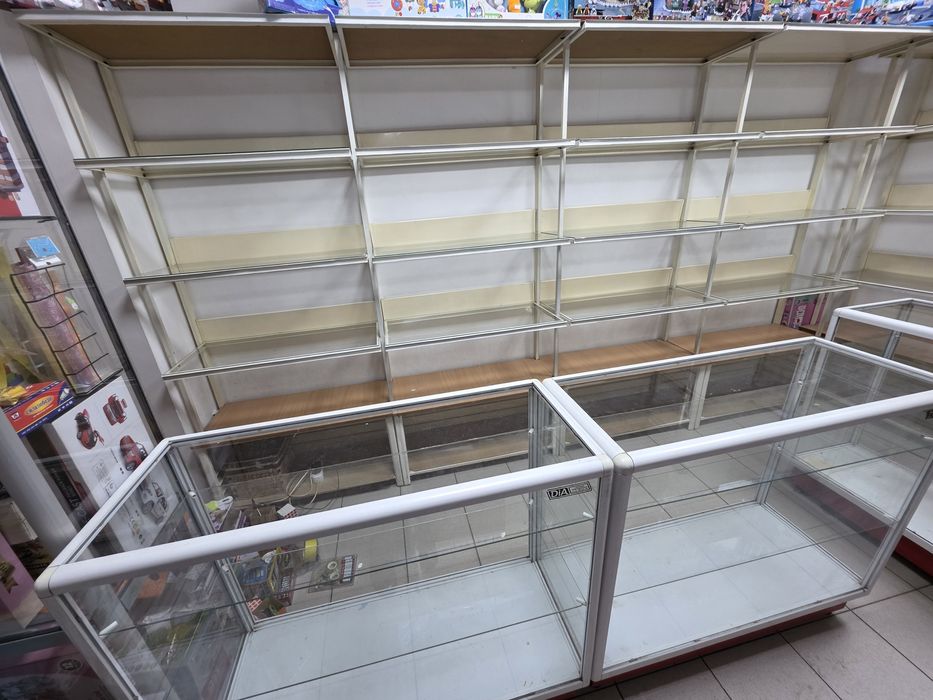 Продам витрины и оборудование