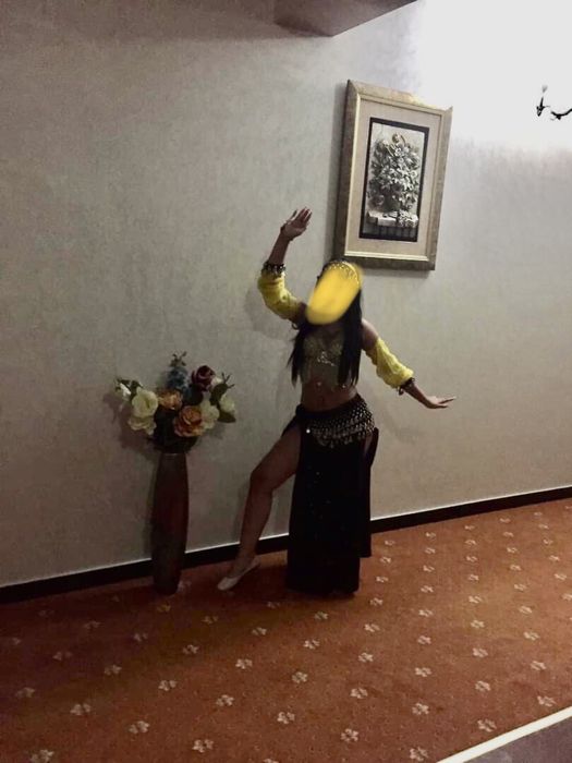 Vand urgent costume pentru dansatoare