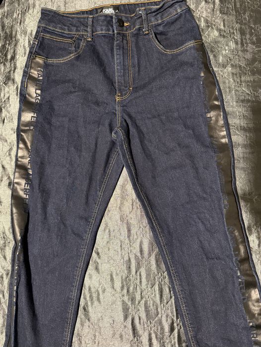 Чисто нови дънки Карл