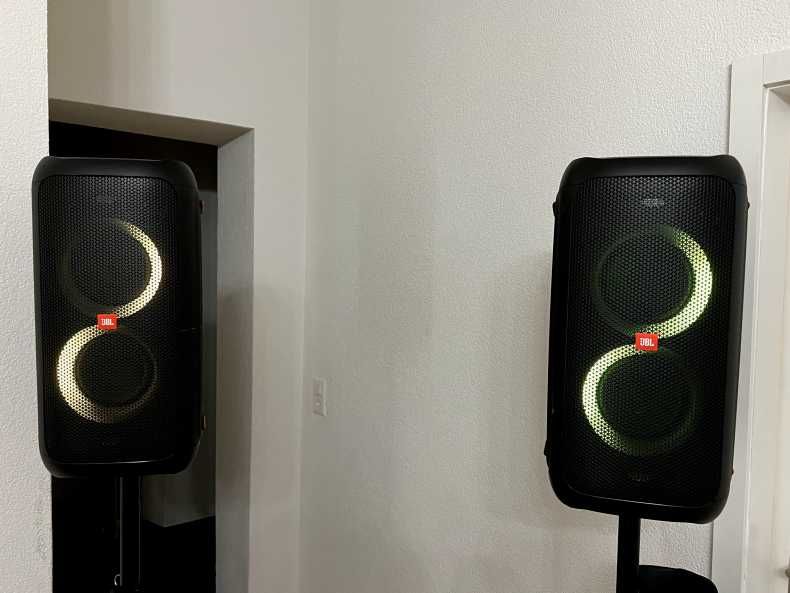 Inchiriez Boxe JBL 110 310 710 Lumini Microfon Evenimente Cabana Cluj