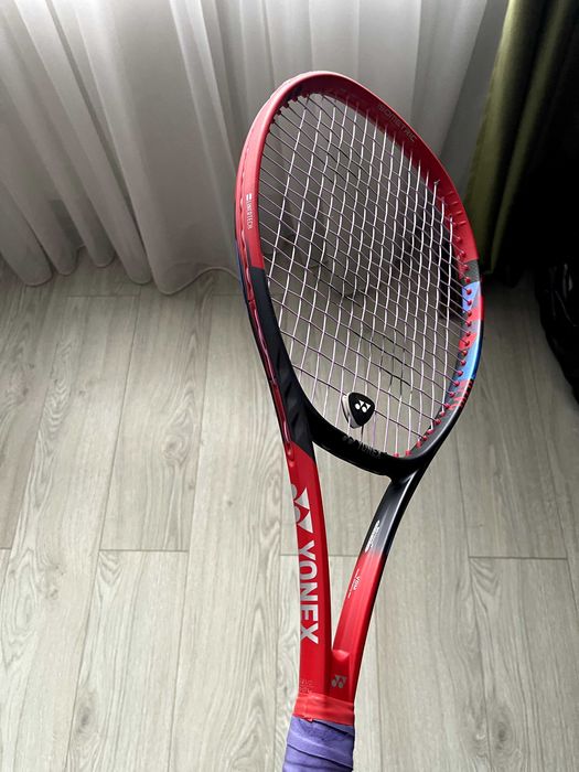 Vând rachetă de tenis Yonex Vcore 95 (16x20 / 310g) L3