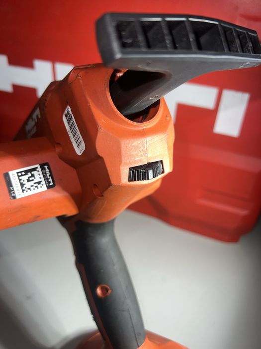 Дозатор для герметика hilti