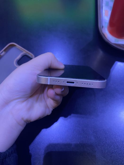 срочно продам Айфон 13