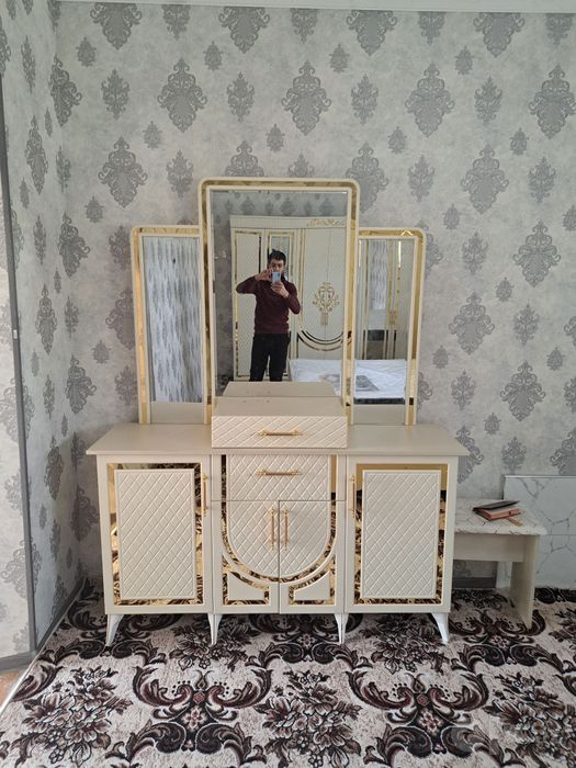 Xaytik uslubda yotoqxona mebili