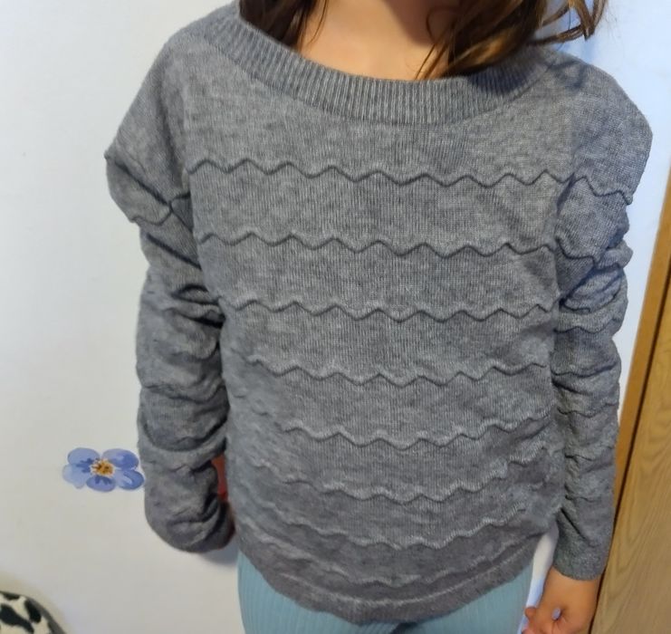 Lot bluze 7 ani și o gecuta blugi toate 60 lei