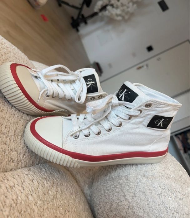 Tenesi Calvin Klein