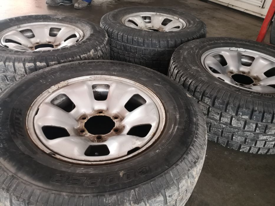 Toyota land cruiser 265 70 17 цола Тойота  гуми