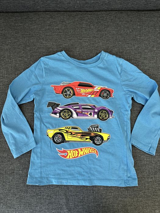 Блуза с дълъг ръкав Hot Wheels за момче размер 104-110. Изпращам с опция преглед , а за Варна може и лично предаване.