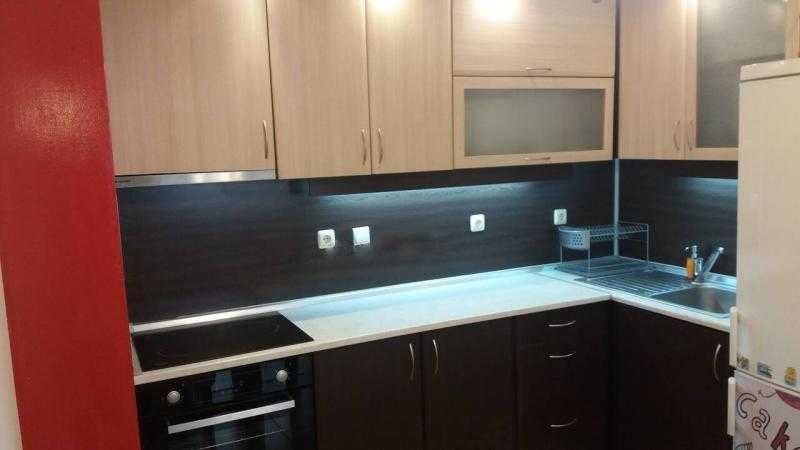 Дава се под наем Двустаен апартамент в Бургас, Център - 62 кв.м за 459 € - Снимка #2