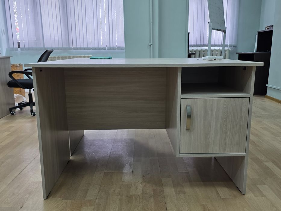 Продам офисный стол