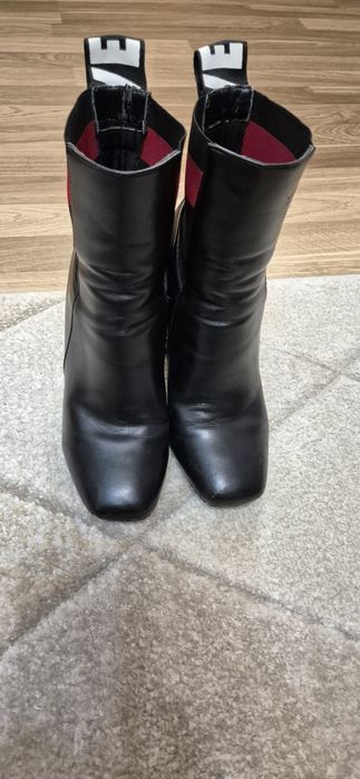 Продавам луксозни дамски боти