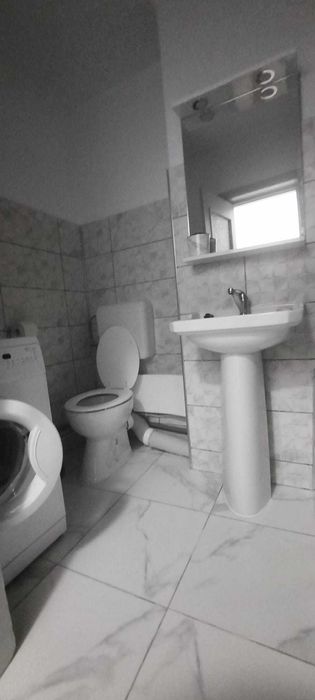 Inchiriez apartament 2 camere.