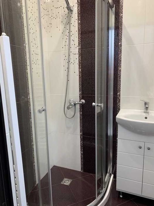 Дава се под наем Тристаен апартамент в Велико Търново, Център - 135 кв.м за 459 € - Снимка #8