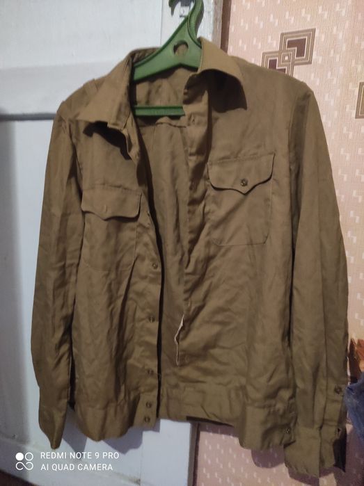 Рубашки и китель военные.