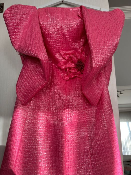 Къса рокля с паднали ръкави