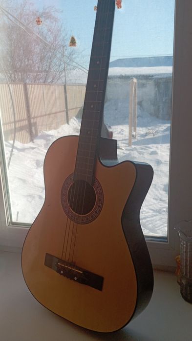 Продам гитару срочно