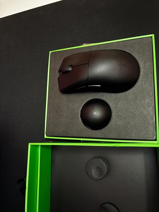 Продавам - Razer Deathadder V4 Pro.