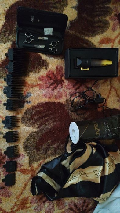 Vând mașină tuns+Pelerina+Neck Strips+Foarfeci+Pamatuf