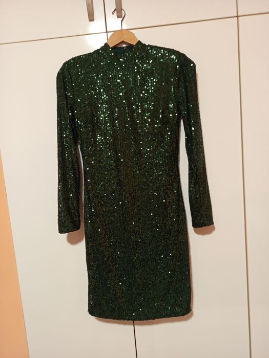 Зелена рокля с дълъг ръкав, пайети