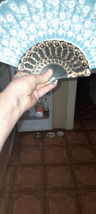Продам веер сувенирный.