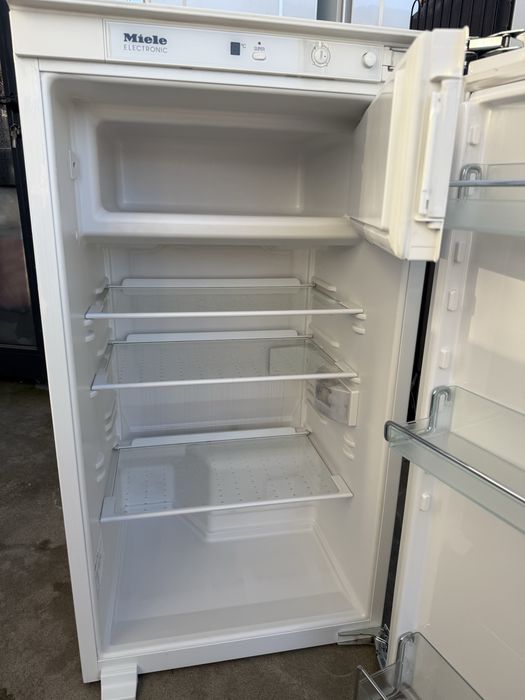 Хладилник за вграждане Миеле 102 см