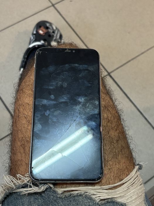 Vand Iphone 11 pro max 64gb negociabil