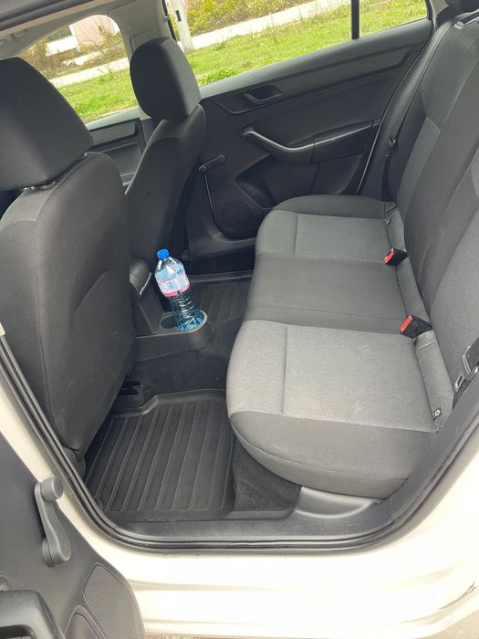 Лек автомобил Skoda Rapid