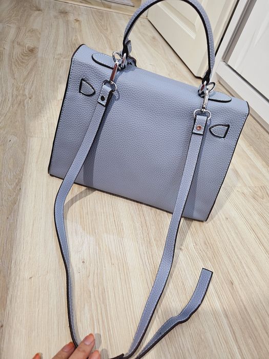 Синя кожена чанта