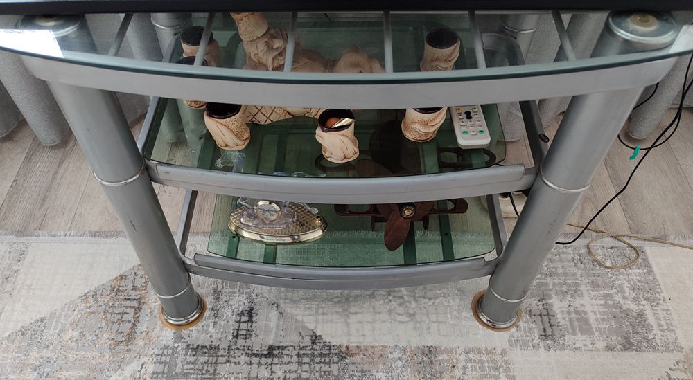 Продам тумбочку под телевизор