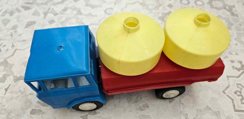 Български играчка/Ретро камион/Бензиновоз
