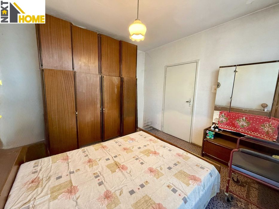 Просторен тристаен апартамент в монолитна жилищна сграда