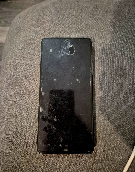 Продавам телефон за части