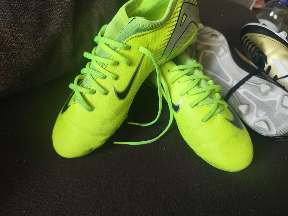 Футболни бутонки Nike Zoom 38.5 – обувани 3–4 пъти иAdidas F50 Messi 38 1/3 – обувани само 3–4 пъти