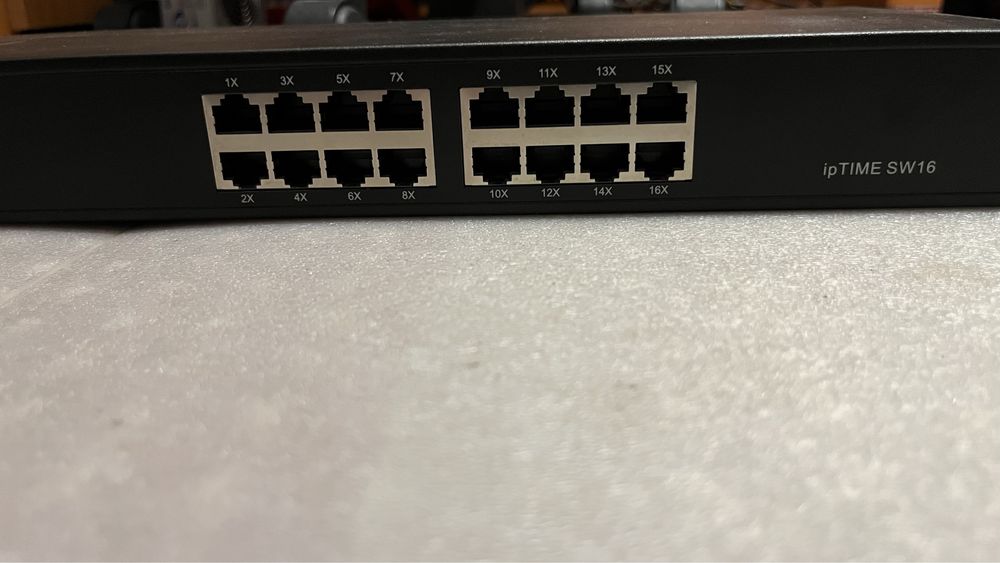 Switch ipTIME 16 porturi, 10/100Mbps, carcasa metalica, 19"