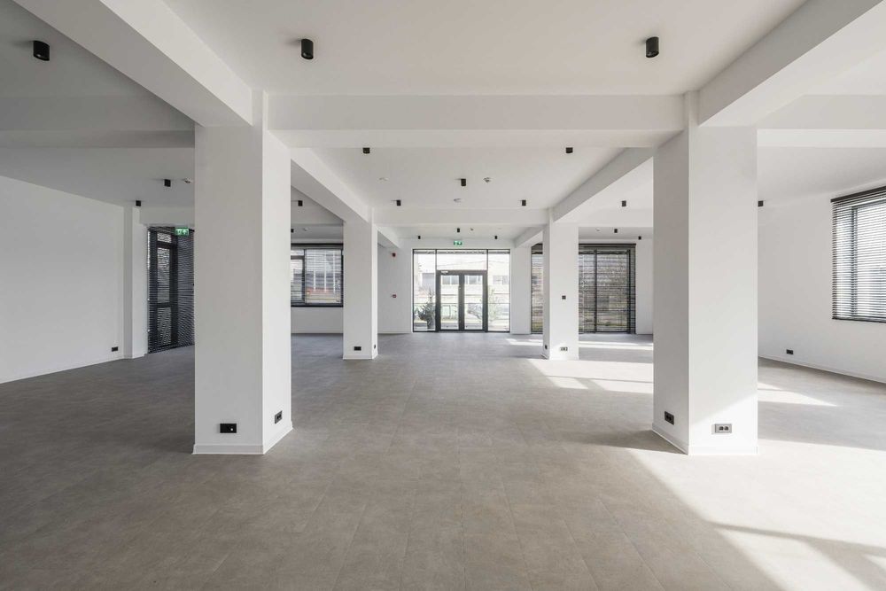 De inchiriat spatiu comercial/birouri/showroom/magazin/farmacie la parter DN1 246.5mp