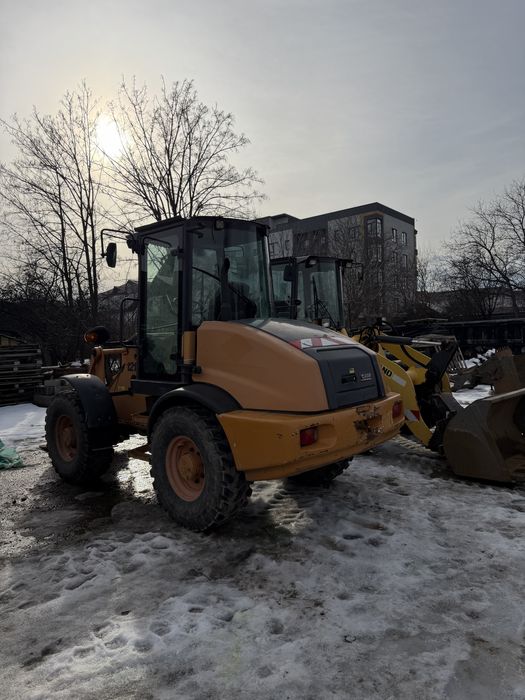 Incarcator frontal Case 121E