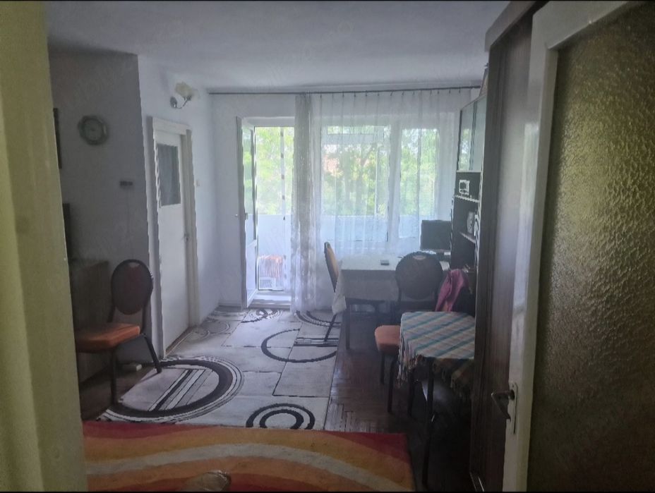 Garsonieră mare, 34 mp, Dărmănești, etaj 3, renovată, cu centrală termică și balcon